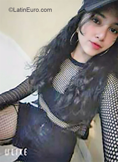Date this foxy Venezuela girl Rina from Caracas VE2819
