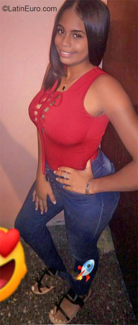 Date this georgeous Venezuela girl Nathaly from Caracas VE2826