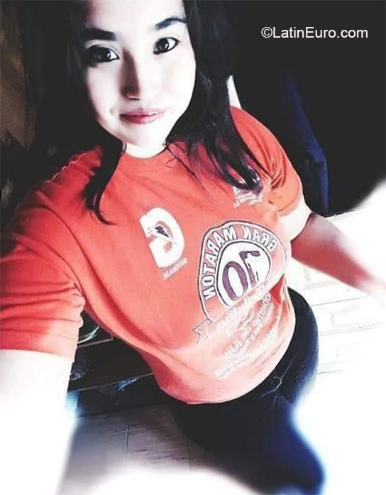 Date this attractive Argentina girl Belen from Buenos Aires AR277