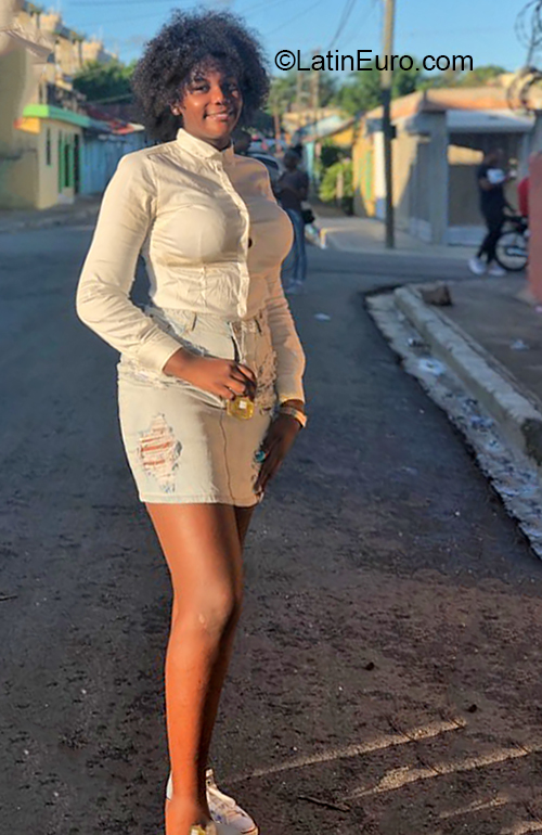 Date this sultry Dominican Republic girl Yovana from La Romana DO36784