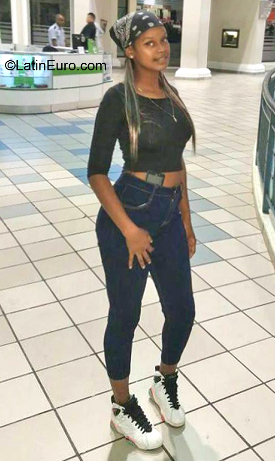 Date this tall Dominican Republic girl Claudia from Santo Domingo DO36807