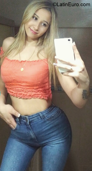 Date this happy Argentina girl Yenin from Buenos Aires AR288