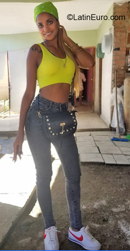 Date this stunning Cuba girl Arlenyis from Camaguey CU638