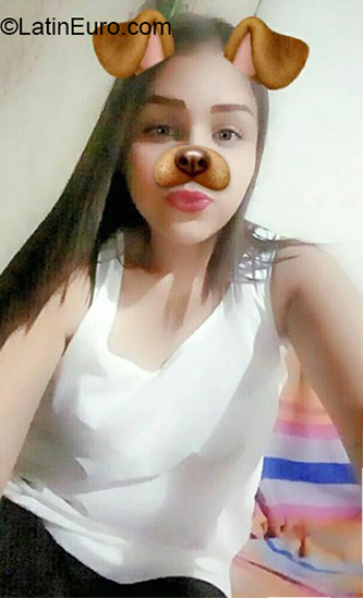 Date this gorgeous Venezuela girl Daniella from Porlamar VE2865