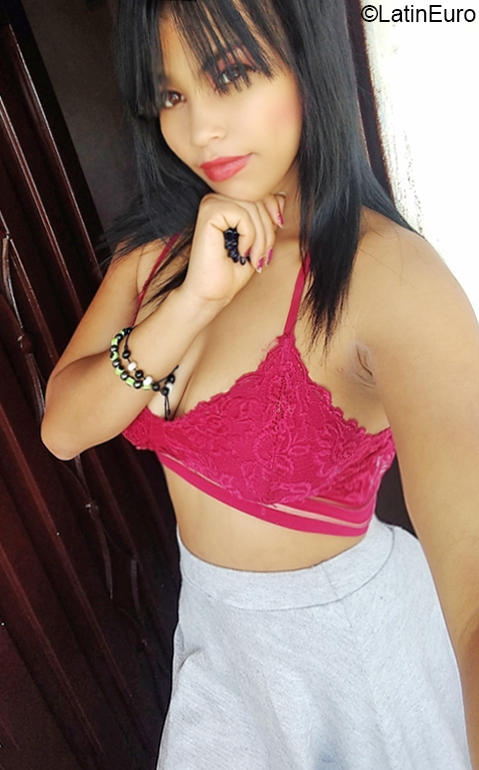 Date this gorgeous Colombia girl Jackeline from Medellin CO26494