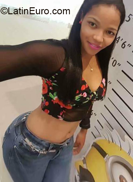 Date this sensual Dominican Republic girl Alba from Puerto Plata DO36962