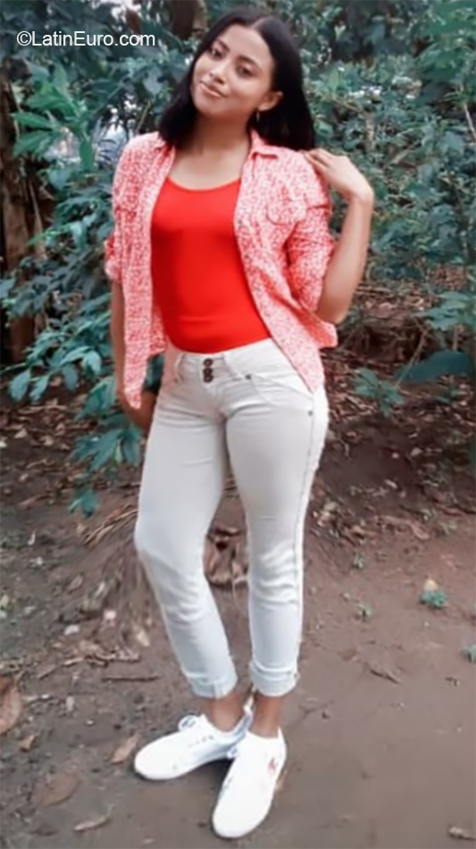 Date this beautiful Mexico girl Adriana from Tabasco MX1740