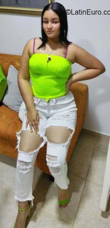 Date this hot Dominican Republic girl Daniela from Santiago DO36993