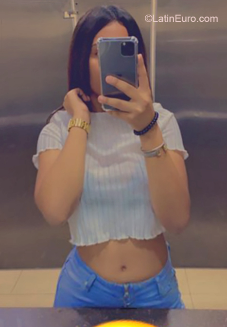 Date this hot Dominican Republic girl Mary from Santo Domingo DO36998