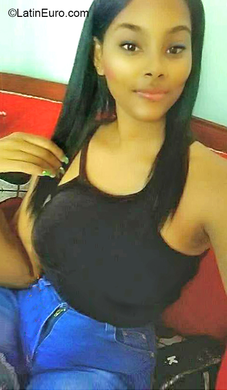 Date this tall Dominican Republic girl Sharina from Santo Domingo DO37010