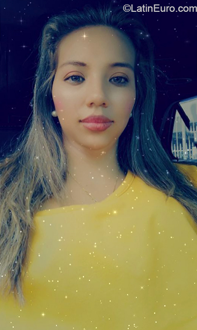 Date this voluptuous Colombia girl Fernanda from Bogota CO26548