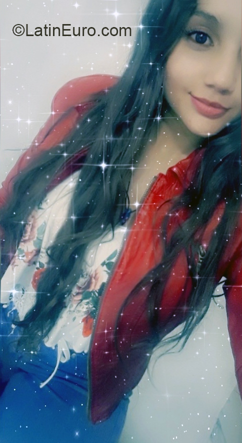 Date this funny Colombia girl Michelle from Armenia CO26577