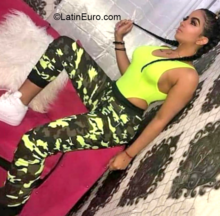 Date this hot Dominican Republic girl Alina from Santo Domingo DO37096
