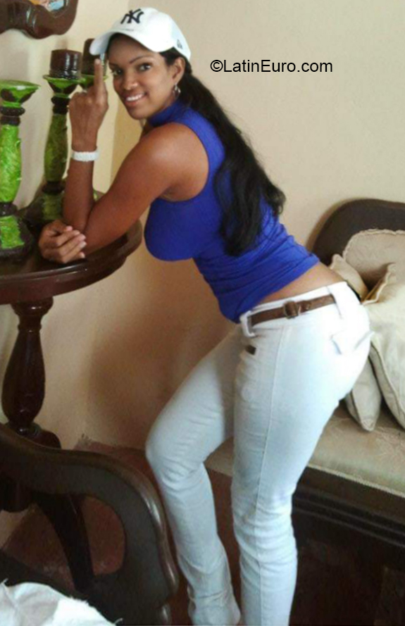 Date this foxy Dominican Republic girl Rosa from Santiago DO37112