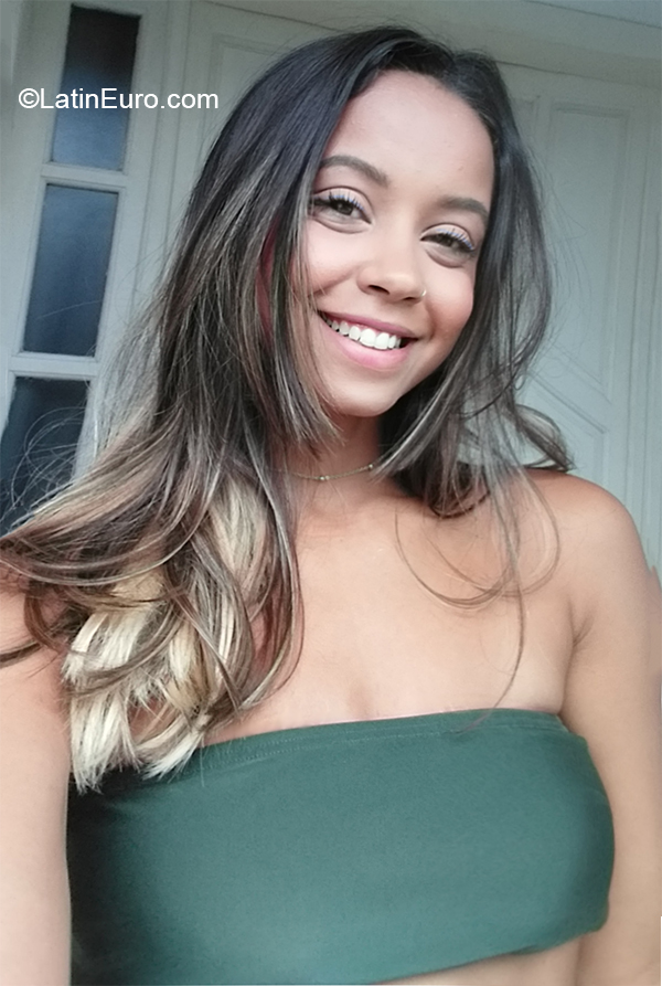Date this good-looking Brazil girl Victoria from Vitoria BR11025