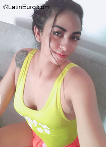 Date this pretty Colombia girl Yiseth from Barranquilla CO26623