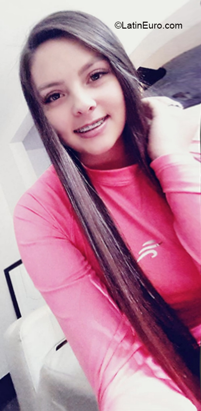 Date this happy Colombia girl Yessica from Bogota CO27100