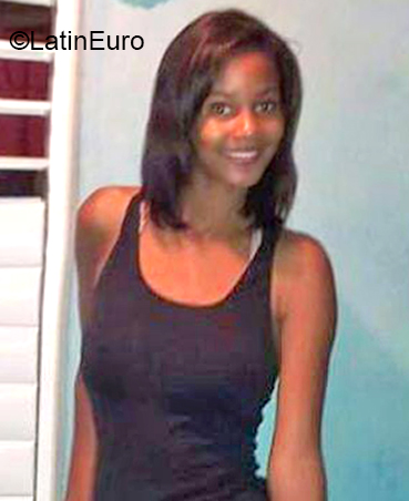 Date this happy Dominican Republic girl Yasmaris from Santiago DO37173