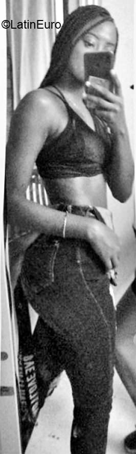 Date this hot Dominican Republic girl Loren from Santo Domingo DO37180