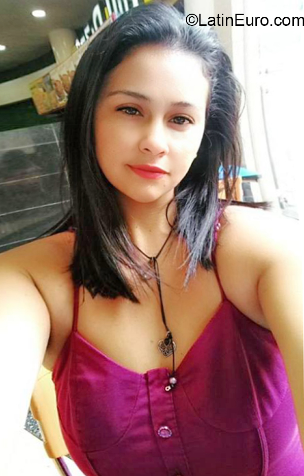 Date this voluptuous Venezuela girl Carol from Tachira VE2948