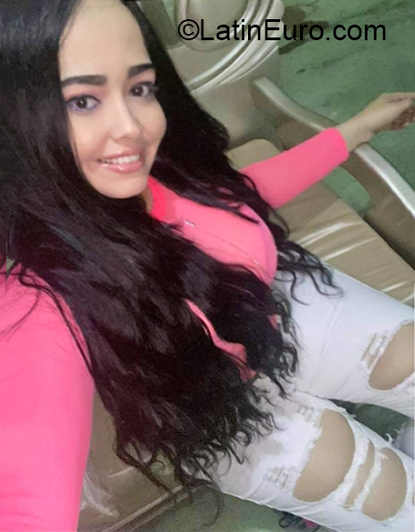 Date this nice looking Dominican Republic girl Yorlenny from Santo Domingo DO40350