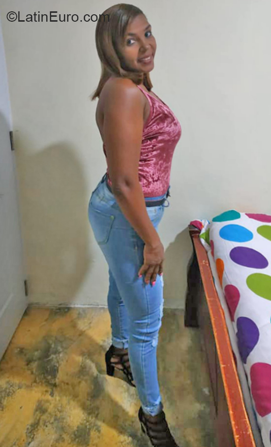 Date this athletic Dominican Republic girl Tania ascota from Santo Domingo DO37297