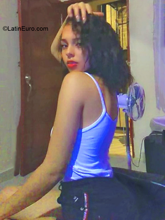 Date this hot Dominican Republic girl Nely from Santiago DO37305