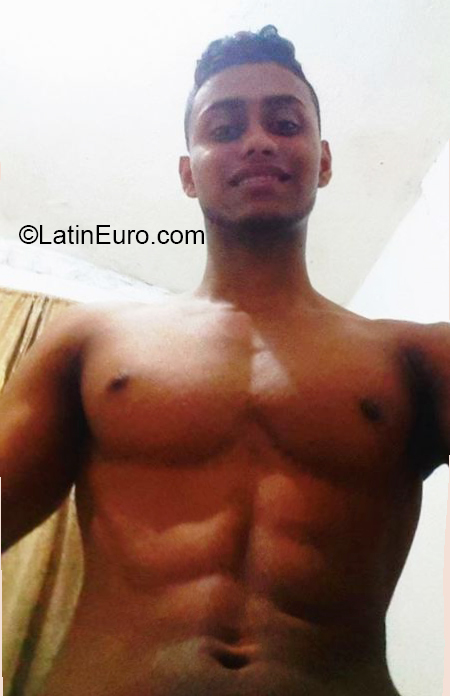 Date this gorgeous Colombia man Carlos from Cartagena CO26759