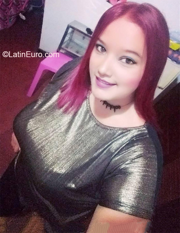 Date this foxy Colombia girl Yulieth from Armenia CO26775