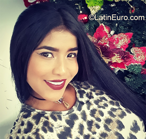 Date this sensual Colombia girl Liset from Cali CO26816