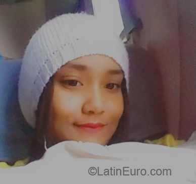 Date this stunning Dominican Republic girl Zeuni from Santo Domingo DO37438