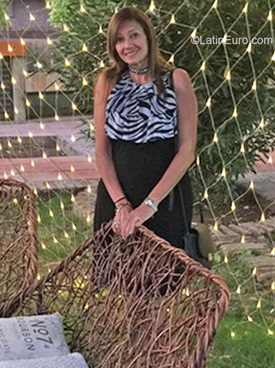 Date this nice looking Chile girl Carmen from San Francisco VE3010