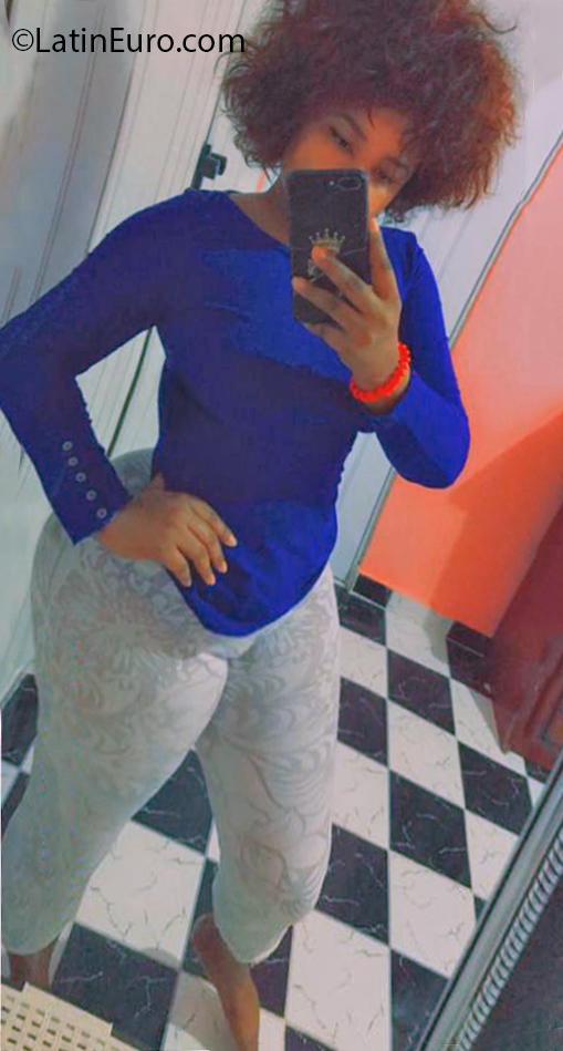 Date this foxy Dominican Republic girl Ana carina from Santo Domingo DO37486