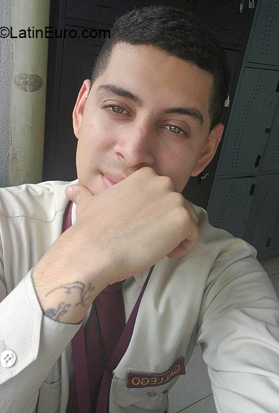 Date this funny Colombia man Cristian from Manizales CO26862