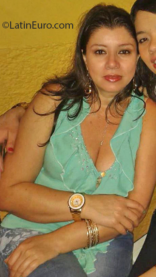 Date this voluptuous Colombia girl Yamile from Envigado CO26882