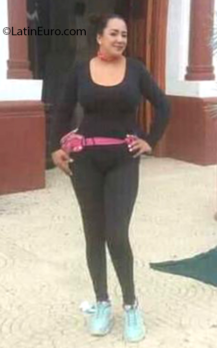 Date this charming Colombia girl Elena palacio from Medellin CO26904