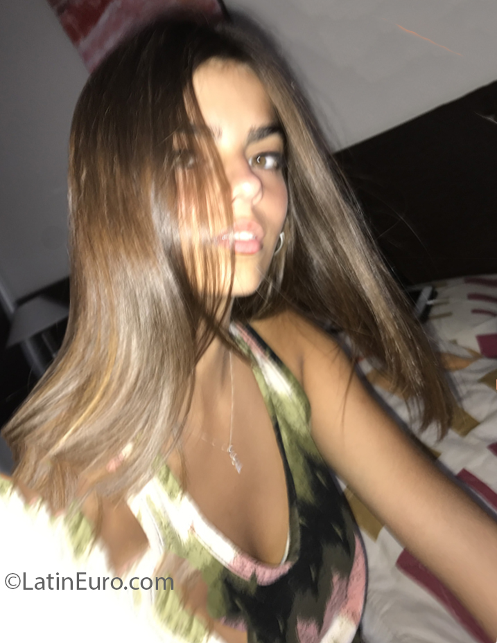 Date this young Argentina girl Eleonor from Cordoba AR353