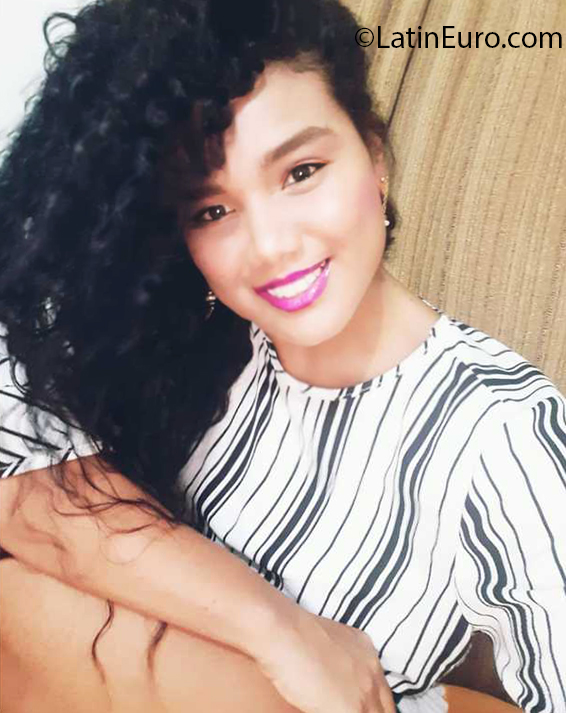 Date this exotic Colombia girl Maria from Cartagena CO26919