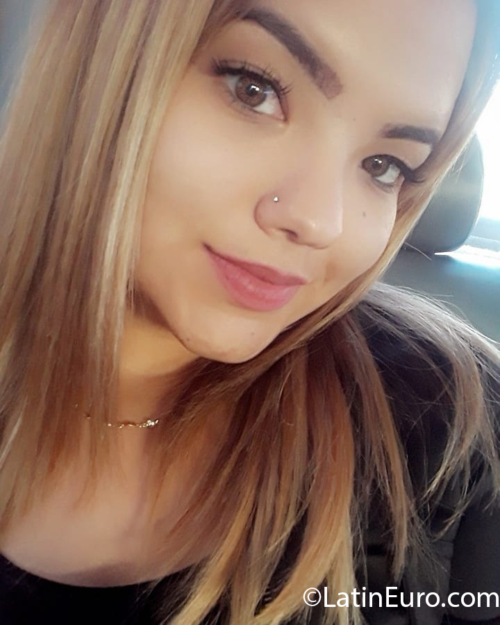 Date this nice looking Venezuela girl Andrea from Miranda VE3034