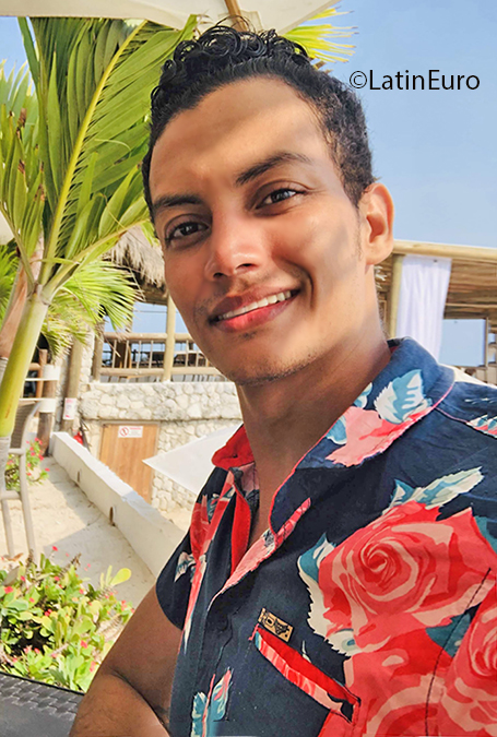 Date this stunning Colombia man Bayron from Cartagena CO26940