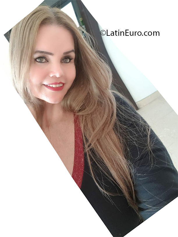 Date this tall Colombia girl Martha from Cartagena CO26950