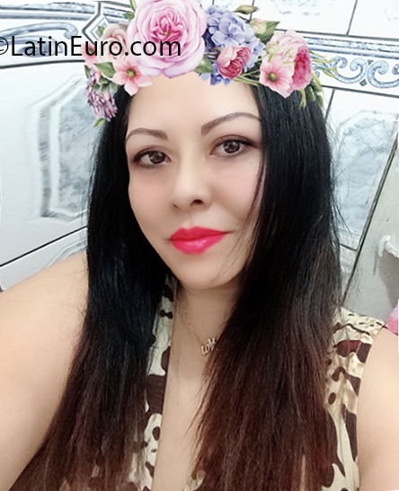 Date this voluptuous Brazil girl Shirley from Sao Paulo BR11069