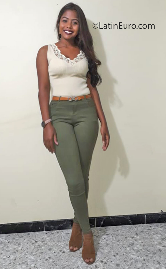 Date this tall Colombia girl Yami from Medellin CO26956