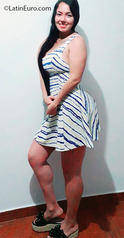 Date this foxy Colombia girl Laura from Ibaque CO26986