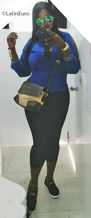 Date this foxy Dominican Republic girl Violet from Higuey DO37673