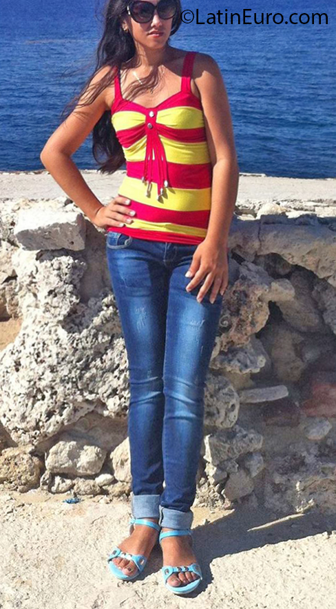 Date this pretty Cuba girl Heidi from Havana CU668