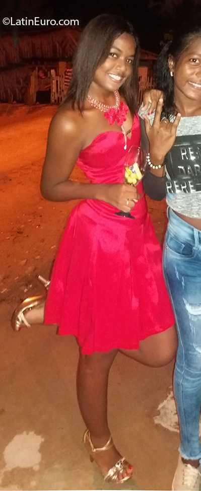 Date this hard body Colombia girl Kaydis from Cartagena CO28604