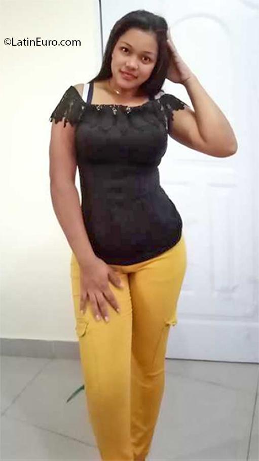 Date this gorgeous Dominican Republic girl Dargelis from Santo Domingo DO37797