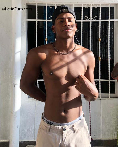 Date this sultry Colombia man Daniel from Cali CO27089