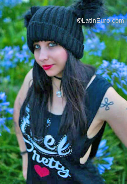 Date this good-looking Argentina girl Deni from Buenos Aires AR384